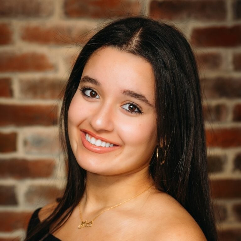 Salma Damirji Headshot